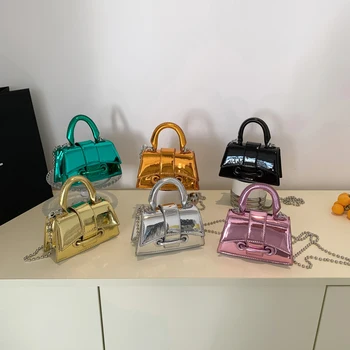 Düz renk çapraz askılı çanta Deri malzeme 2023 Benzersiz tasarım Kadın popüler çanta eşleşecek çeşitli gelişmiş renk stilleri