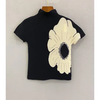 Miyak kadın Pilili T-shirt Japon Trend Çiçek Resimleri Yuvarlak Boyun Kısa kollu Tees İlkbahar Yaz Geometrik Desenler Tops